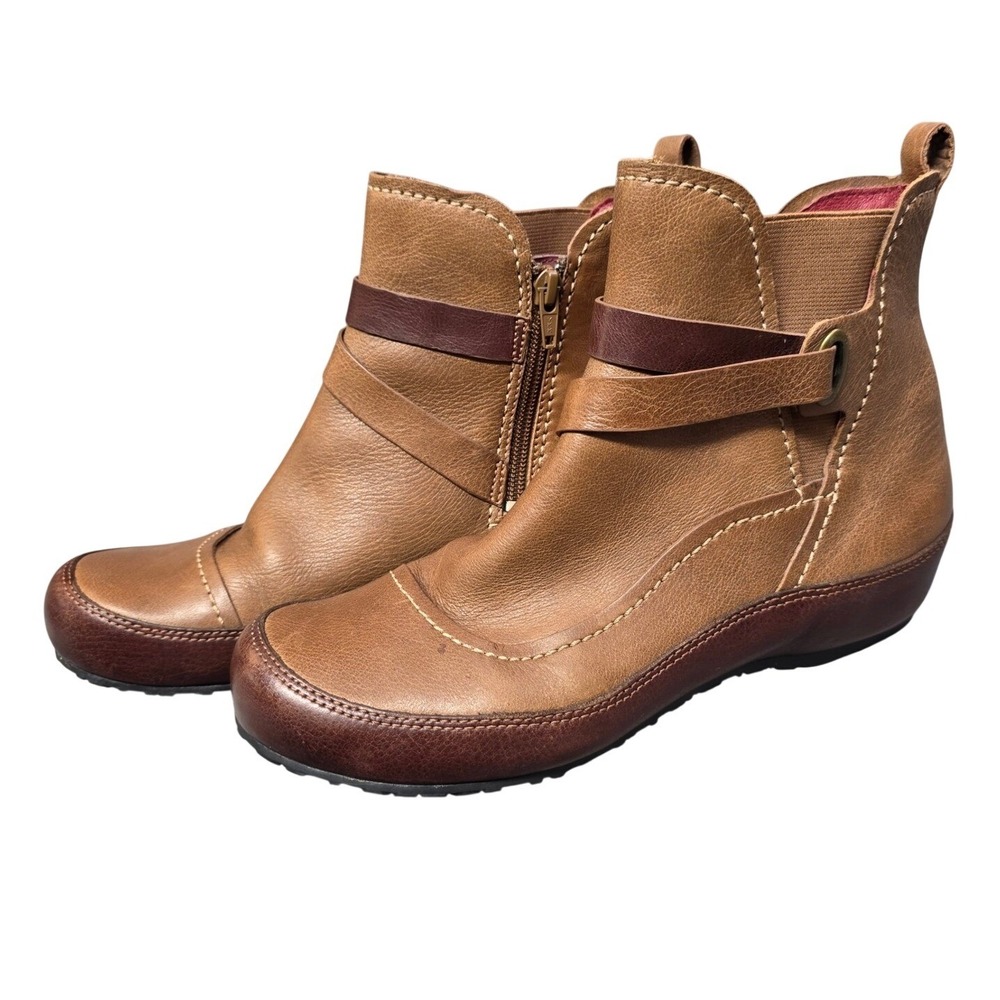 Clarks Artisan Womens 9M Tan Leather Ankle Boots Side Zip Buckle Strap 74057